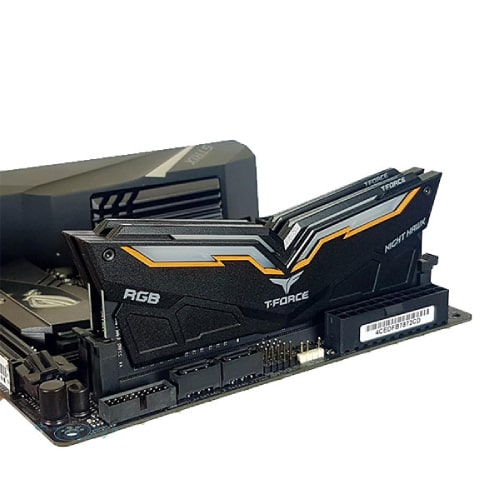رم کامپیوتر دو کاناله TEAMGROUP NIGHT HAWK RGB DDR4 3200MHz ظرفیت 16GB (2x8GB)