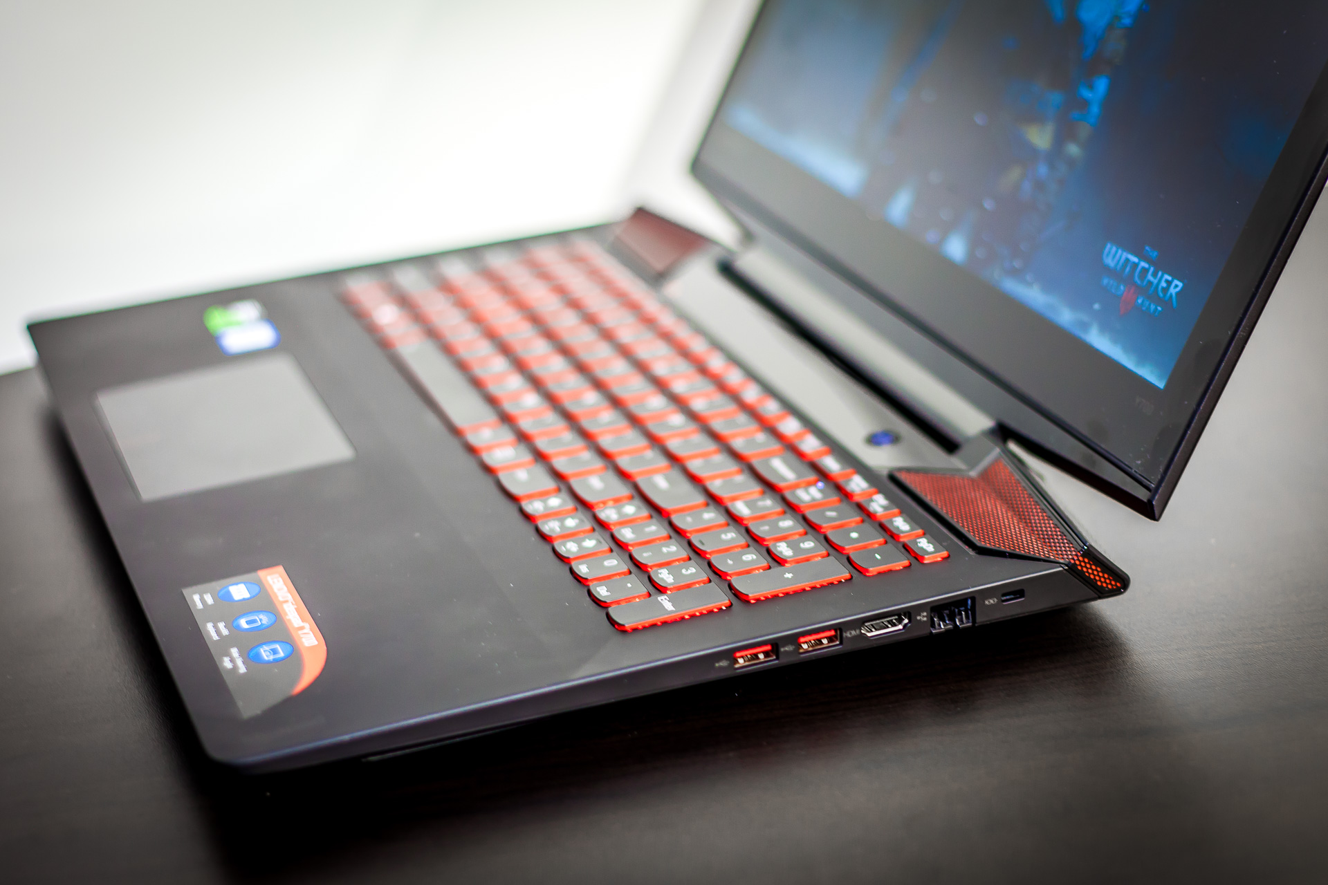 LENOVO Y700 - i7-12GB-256 SSD-4GB